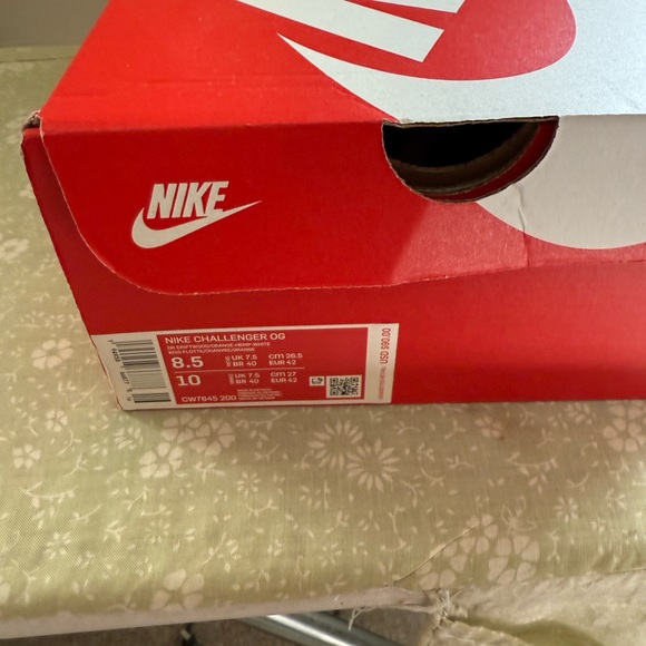 Nike Sneakers size 10. worn one time. Multi color willing to negotiate - Picture 4 of 6